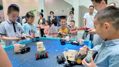 “AI帮力动物”——连系馆内的的伙伴”展项